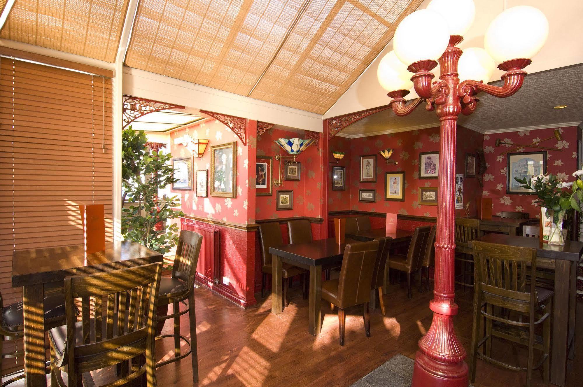 The Railway Hotel 워딩 외부 사진